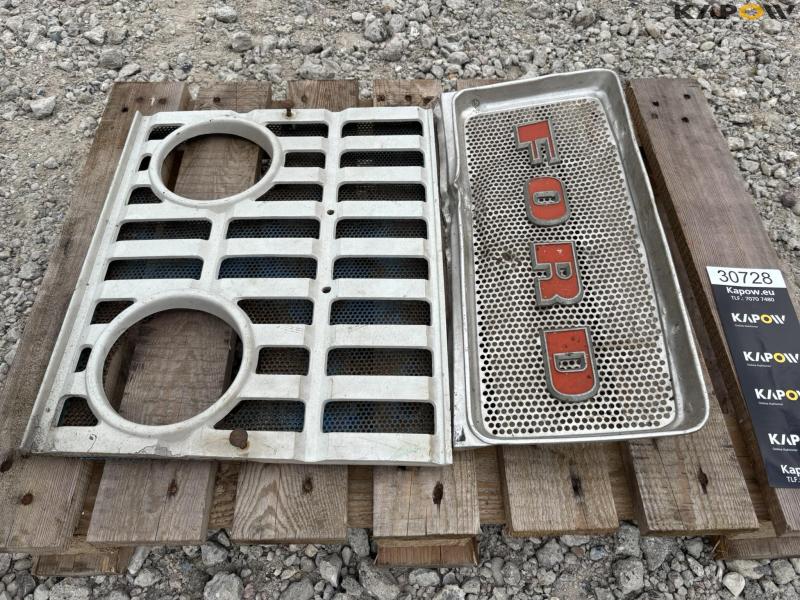Ford front grill 3