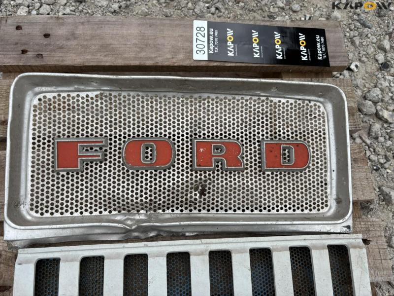 Ford front grill 4