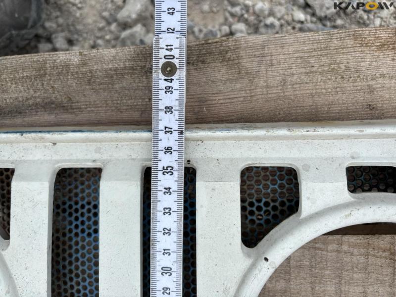 Ford front grill 12