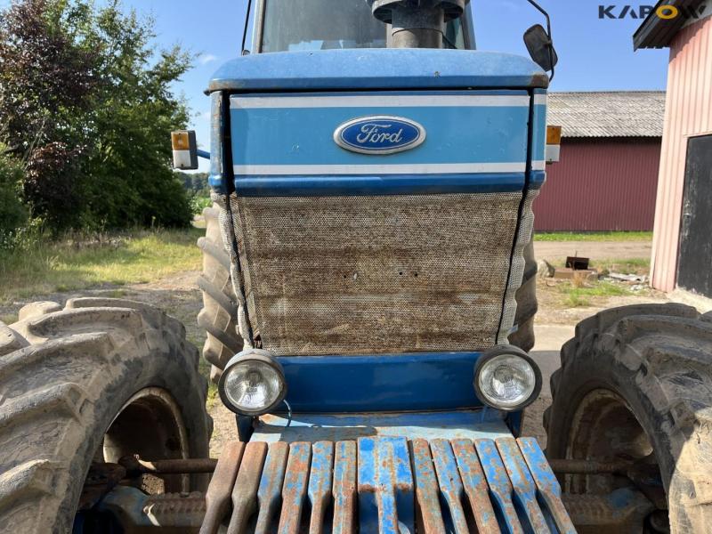Ford TW15 tractor 16