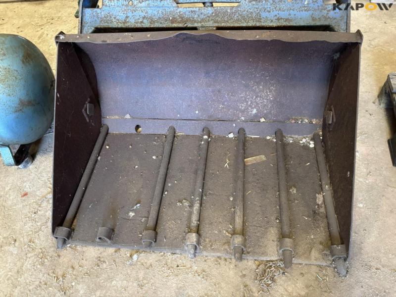 Fordson Dexta with front loader 8