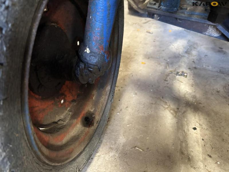 Fordson Dexta with front loader 21