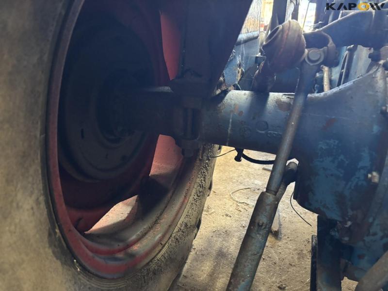 Fordson Dexta with front loader 33