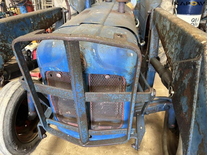 Fordson Dexta with front loader 13