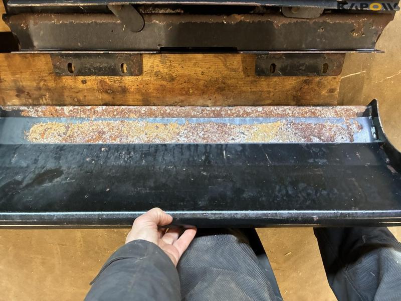 Extension spout for new Holland Fr. mower 8