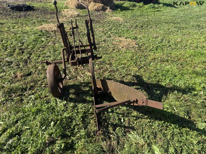 Frauged a furrowed plow 5