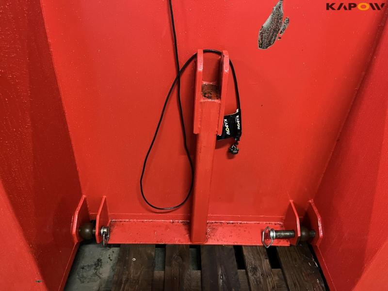 Front box with built-in vice 15