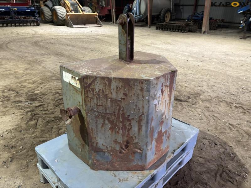 Front block 650 kg 3