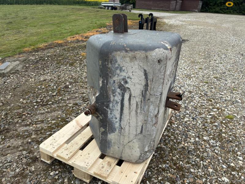 Front block 800kg 2