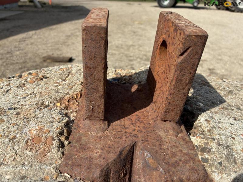 Concrete front block 7