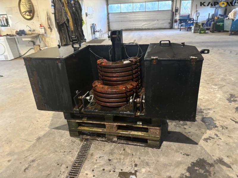 Front block with storage 6