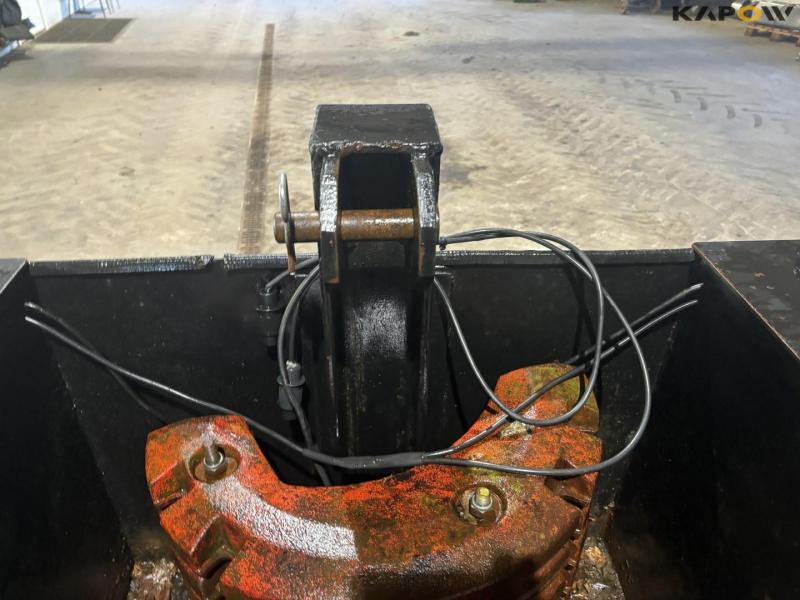 Front block with storage 11