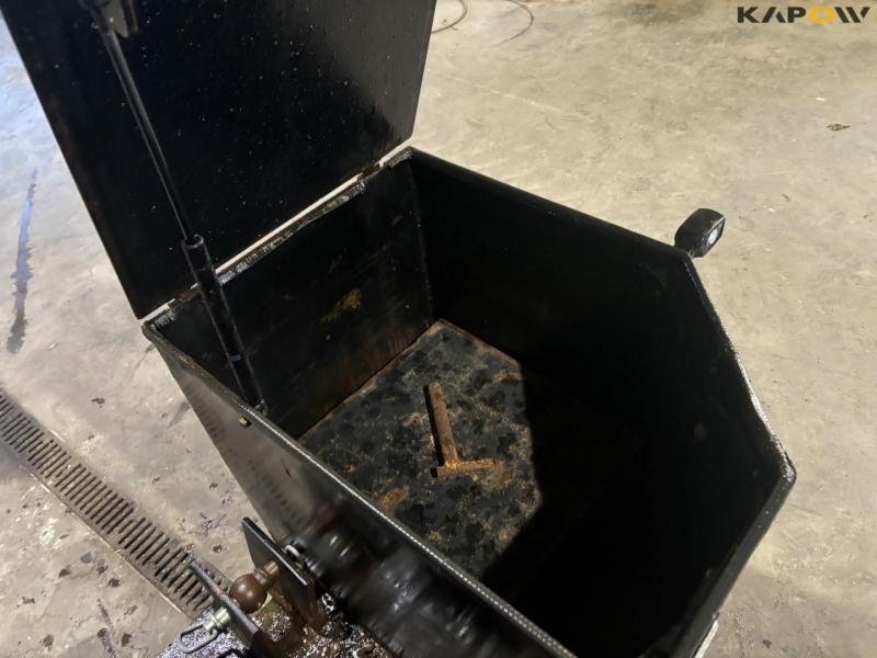 Front block with storage 14