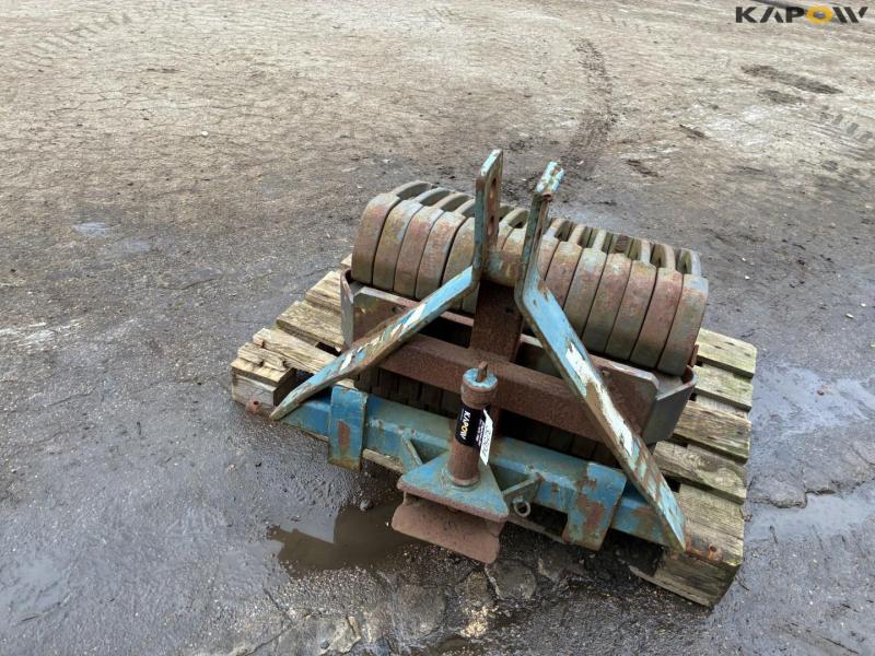 Front weight on frame 4