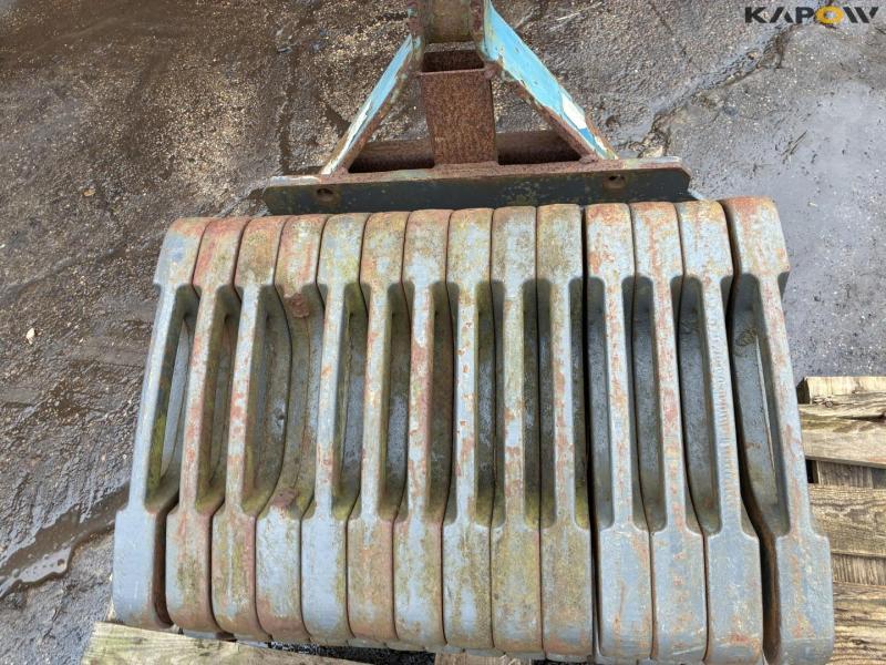 Front weight on frame 7