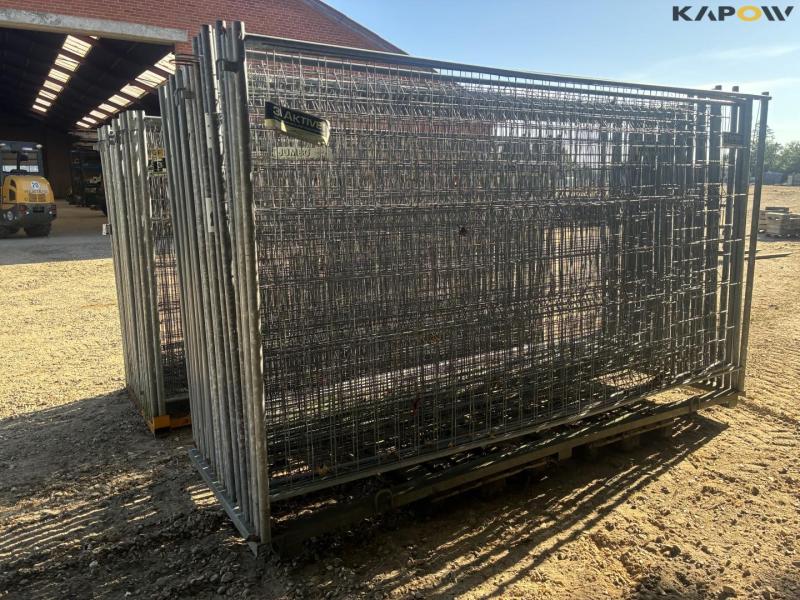 Galvanized construction site fence 7