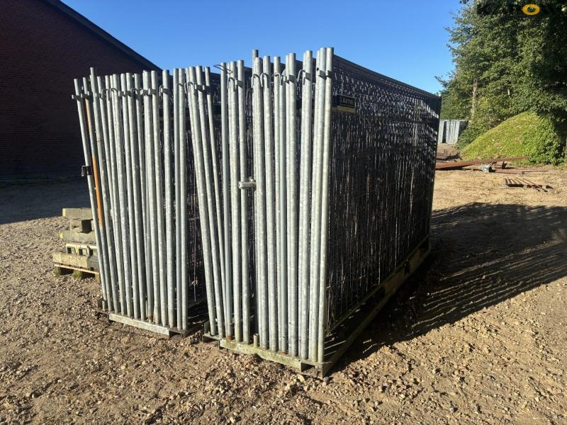 Galvanized construction site fence 7