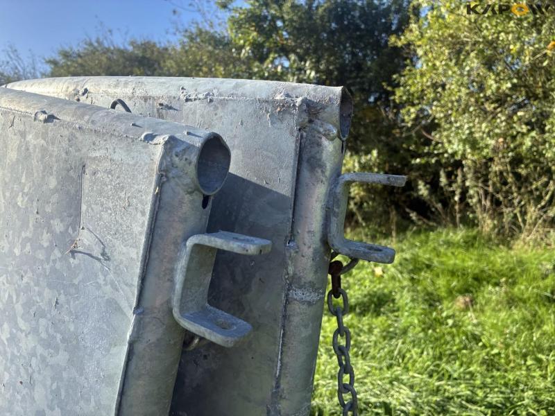 Galvanized feed fence 9