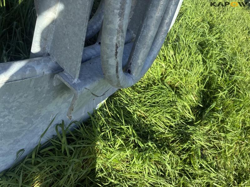 Galvanized feed fence 16