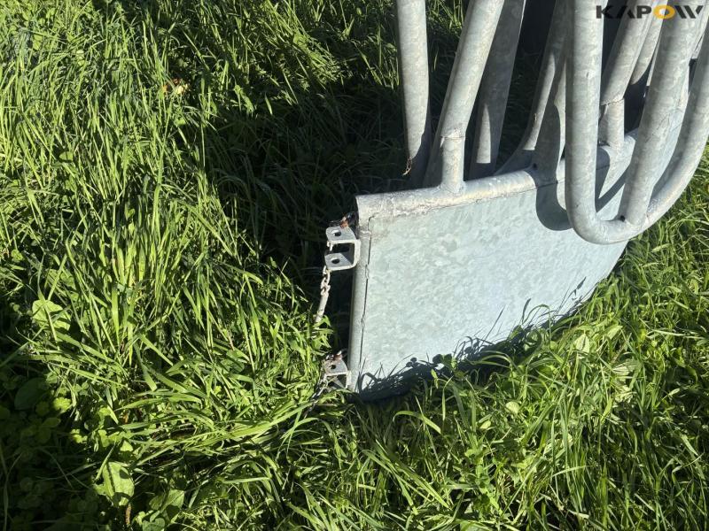 Galvanized feed fence 18