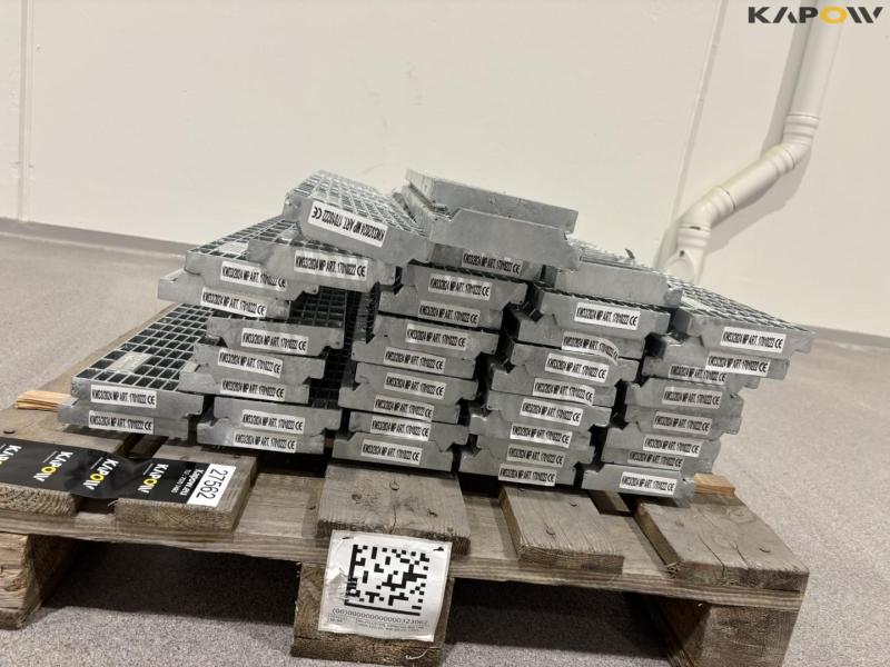 Galvanized grating 8