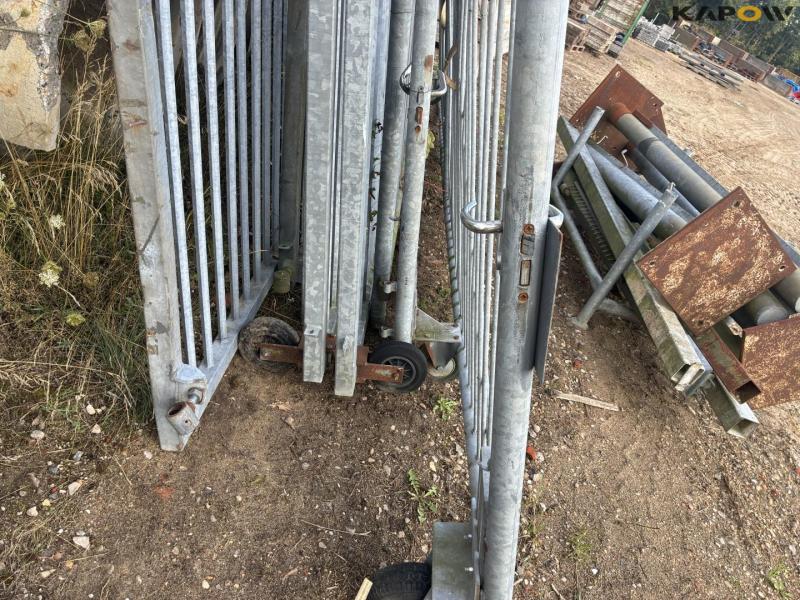 Galvanized gates with feet 16