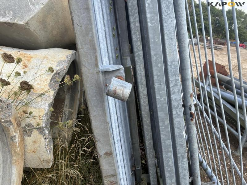 Galvanized gates with feet 19