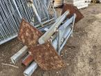 Galvanized gates with feet 28