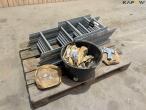 Galvanized ladder with mounting brackets 4