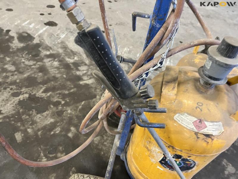 Gas bottle with burner 9