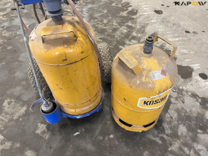 Gas bottle with burner 12