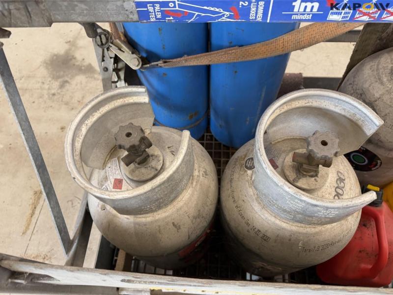 Gas cylinder arch with contents 10