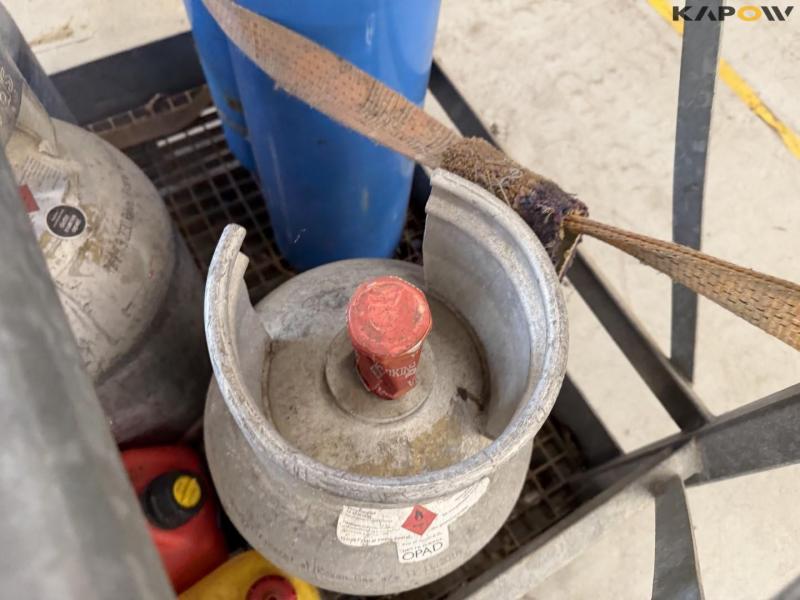 Gas cylinder arch with contents 23