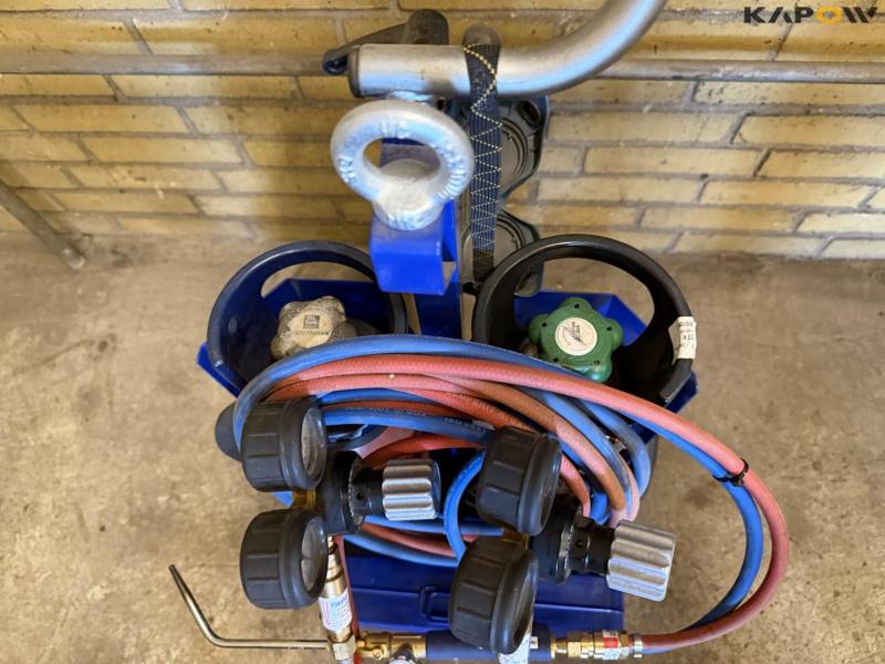 Gasia cutting/welding system with supply pipe 7