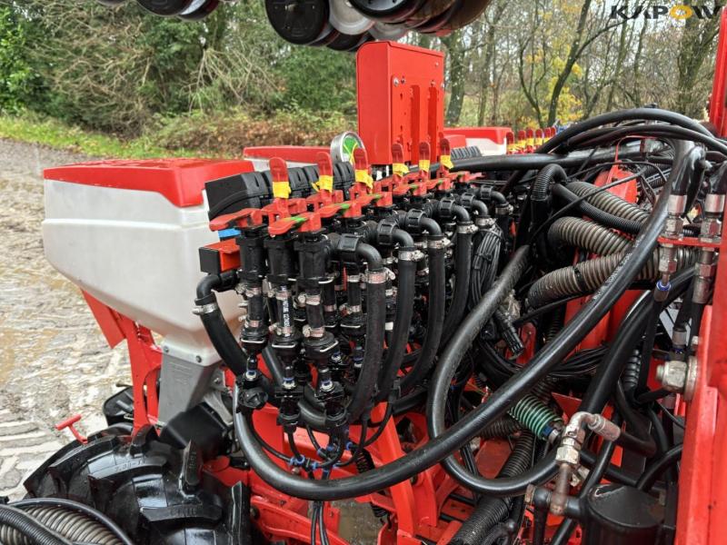 Gaspardo 12 row corn seeder 18