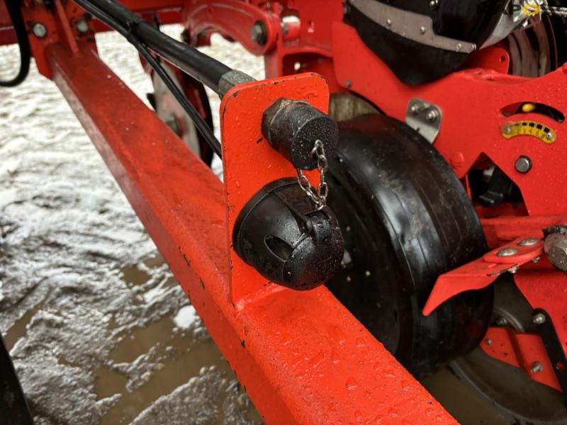 Gaspardo 12 row corn seeder 43