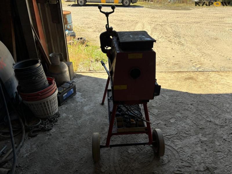 Thread cutting machine 2