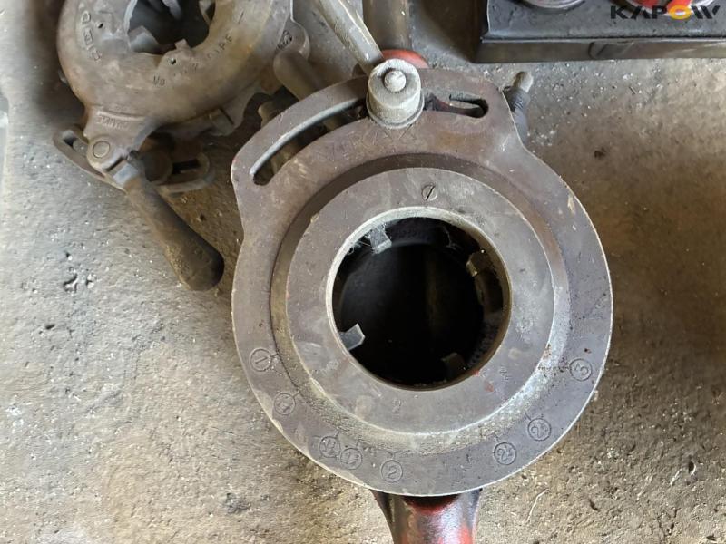 Thread cutting equipment 15