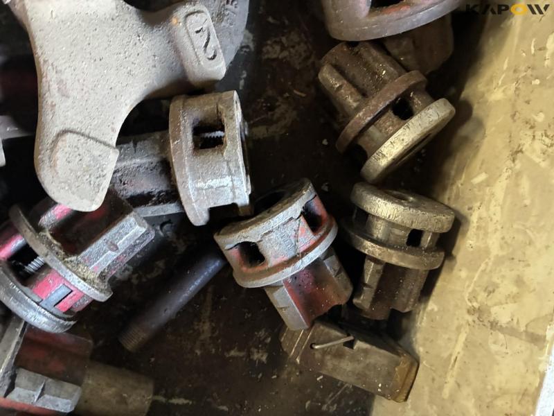 Thread cutting equipment 39