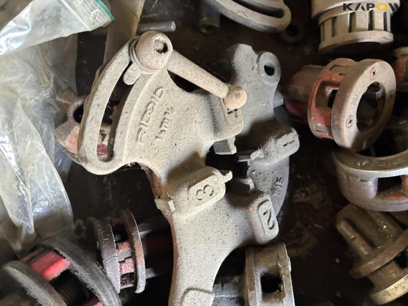 Thread cutting equipment 40