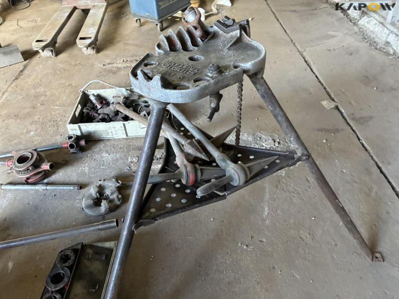 Thread cutting equipment 45