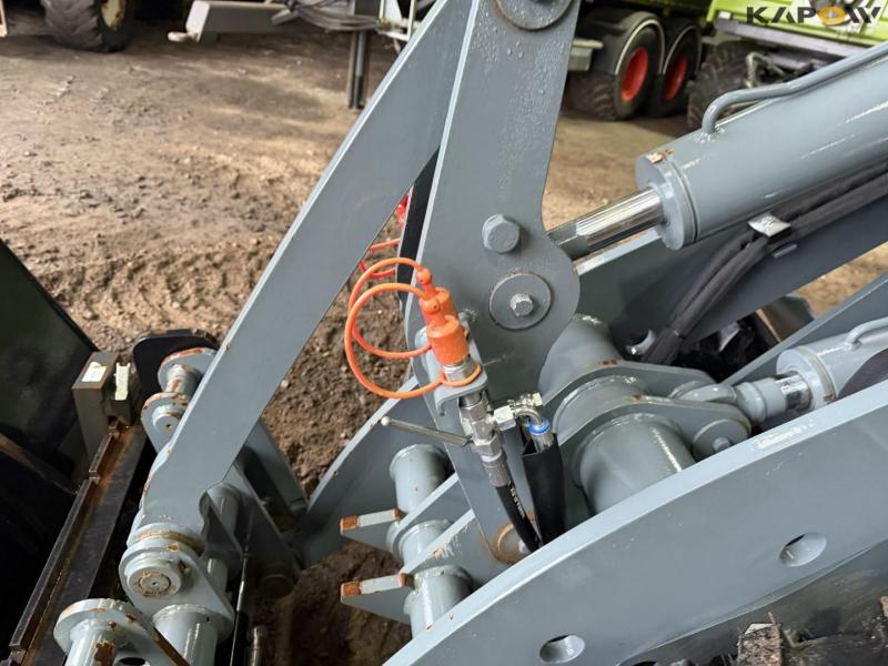 Giant G2500 HD skid steer loader 13