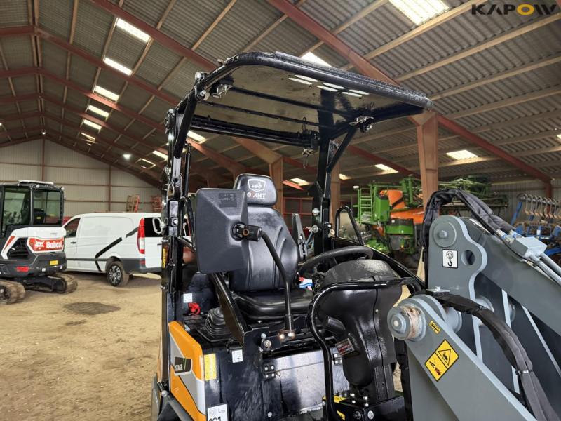 Giant G2500 HD skid steer loader 18