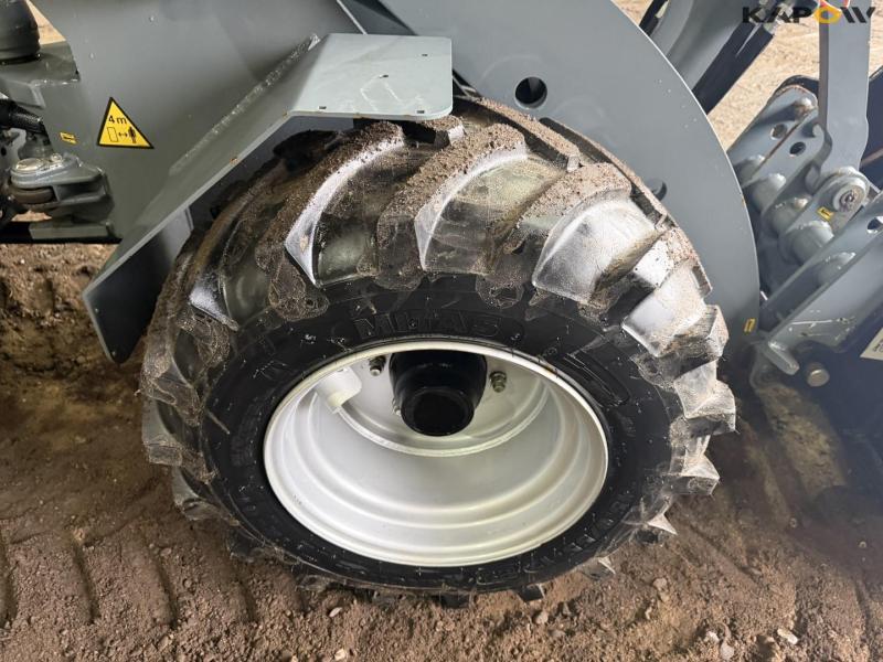 Giant G2500 HD skid steer loader 38