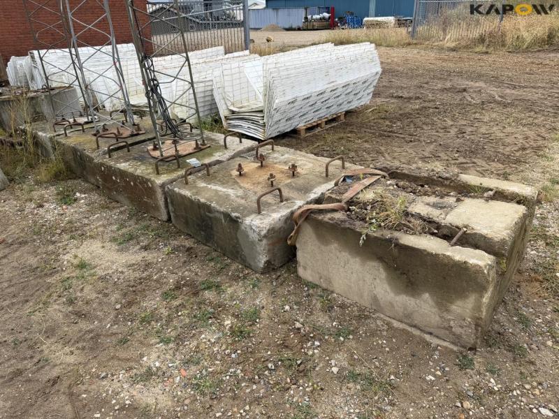 Lattice mast + concrete base 3