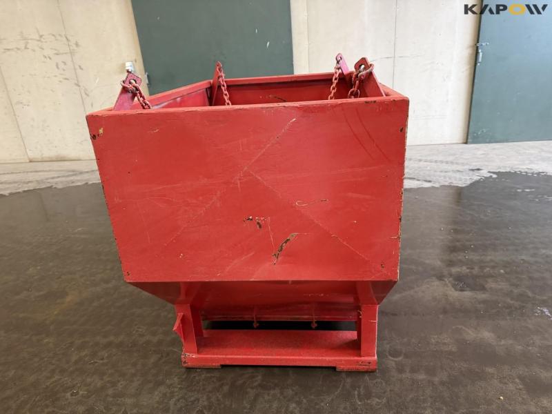 Fertilizer loading box 8