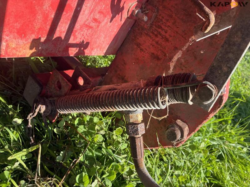 Fertilizer spreader 19