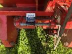 Fertilizer spreader 17