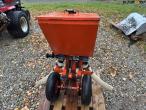 Fertilizer spreader for Christmas trees 5