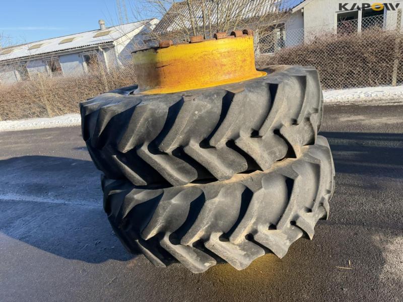 Good Year 20.8-R42 twin wheels 4